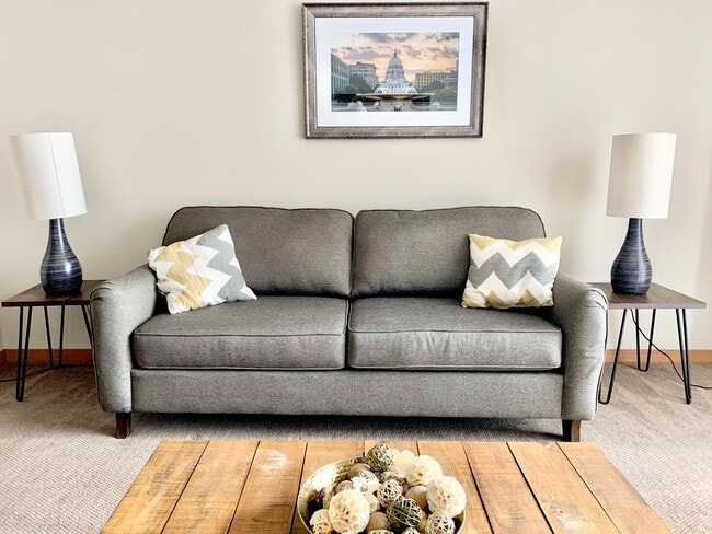 50Twenty Apartments in Madison, Wisconsin. Luxury Studio apartments, 1 bedroom, 1 bedroom + Den, 2 bedroom, and 3 bedroom apartments. - 50Twenty