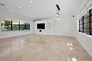 Photo - 712 Cremona Ave
