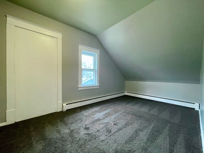 Photo - Riveting 5 Bedroom 1.5 Bathroom Home in Mi...