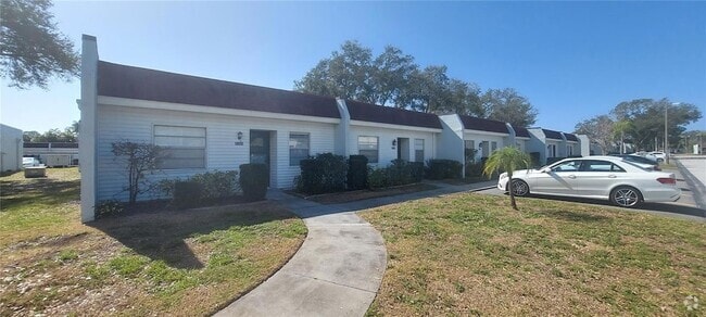Building Photo - 13850 Oakwood Ln Rental
