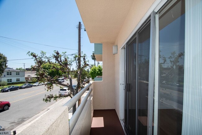 Photo - 6041 Fulton Ave Unidad 102