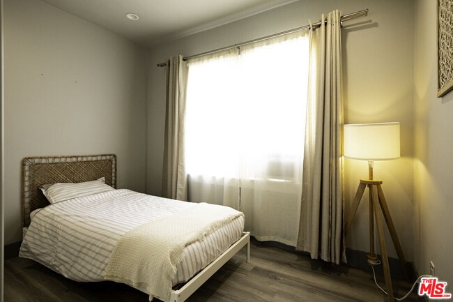 Photo - 1559 1/2 S Harvard Blvd