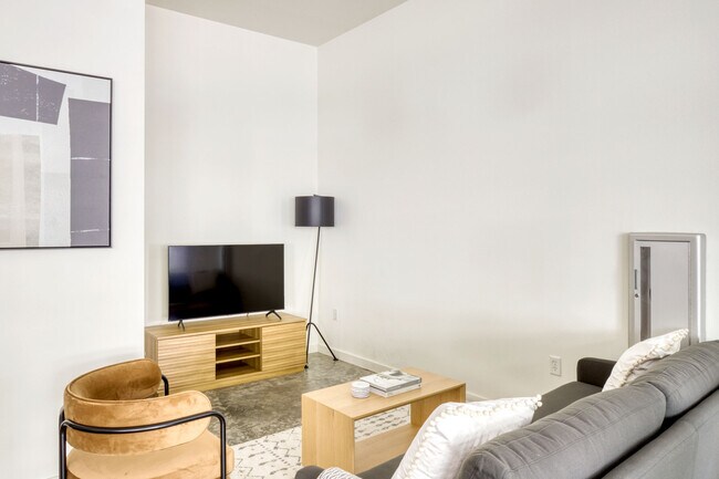 Building Photo - 330 3rd Ave W Unit FL4-ID2690A