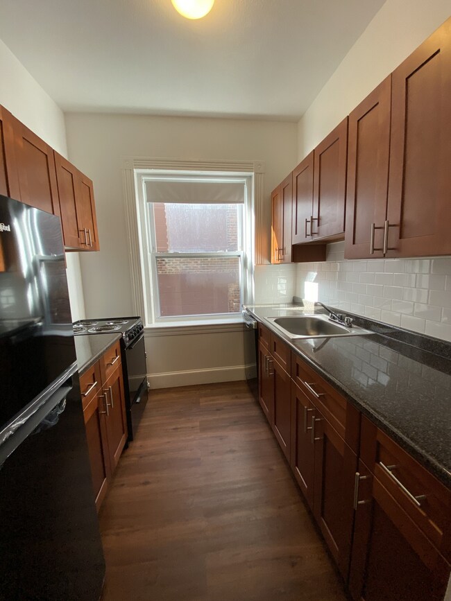 Building Photo - 5 Walbridge St Unit 2