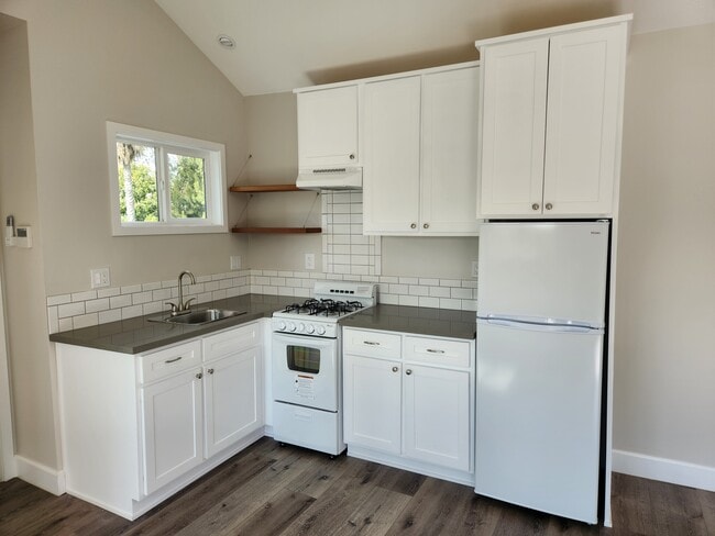 Photo - 4546 Wortser Ave