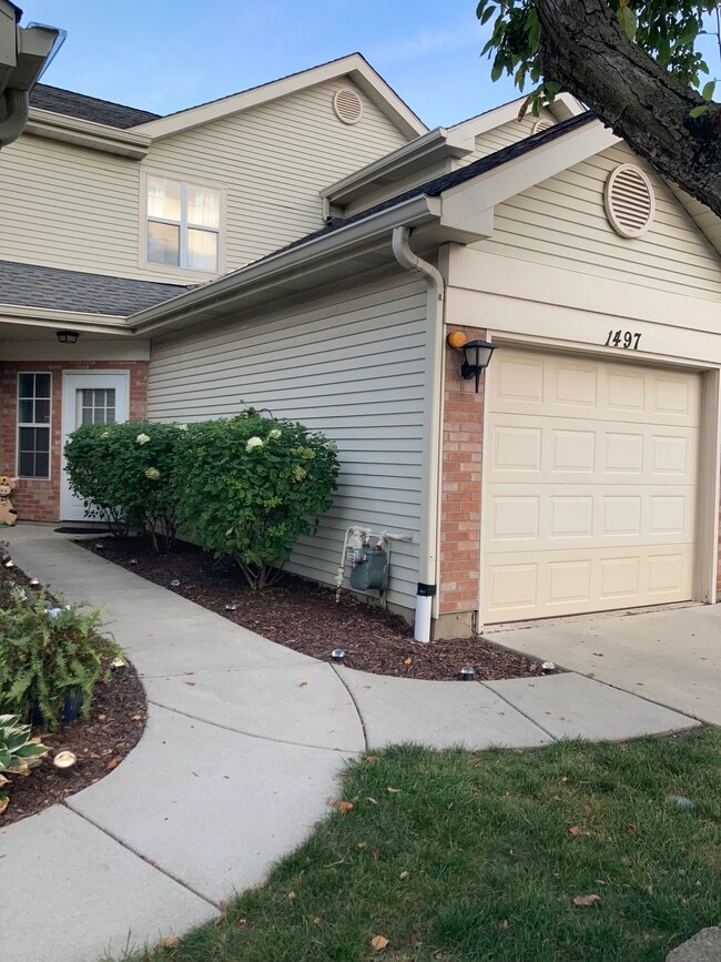 Photo - 1497 Golfview Dr