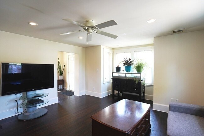 Photo - 43 Alpine Pl