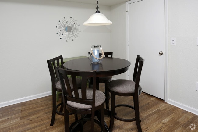 Madelyn Oaks Apartments
