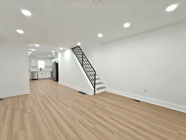 Photo - 143 N Conestoga St