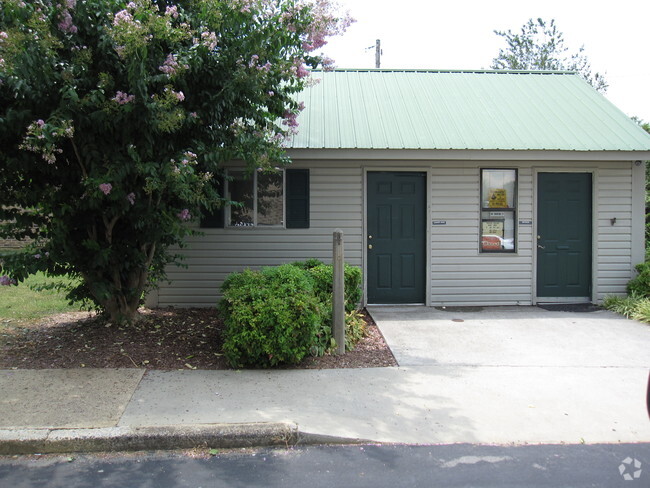 Building Photo - Emerald Court Rental