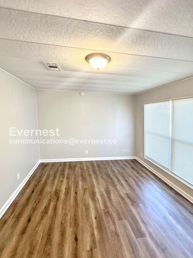 Photo - 525 Landers St