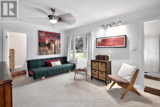 Photo - 785 7th St E