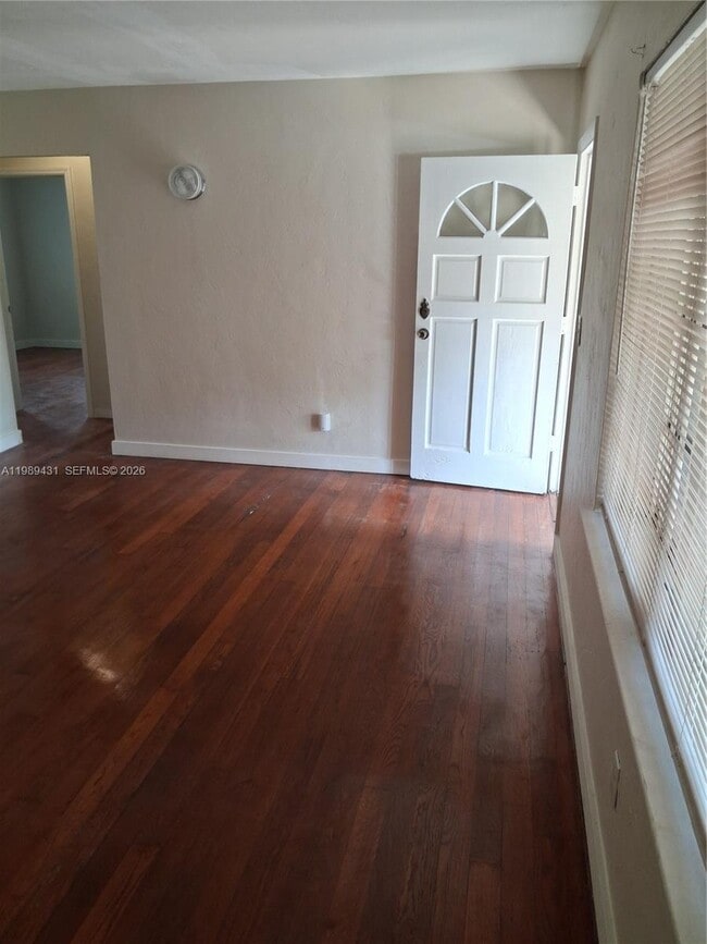 Photo - 1043 NE 114th St