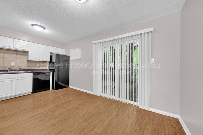 Photo - 696 Hobbs Dr