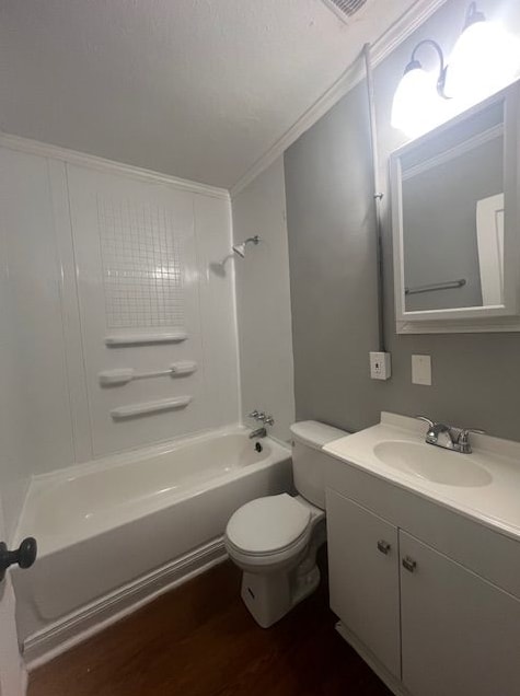 Photo - 208 Crestfield Rd