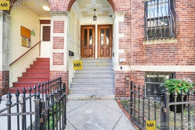 Building Photo - 153 Highland St Rental