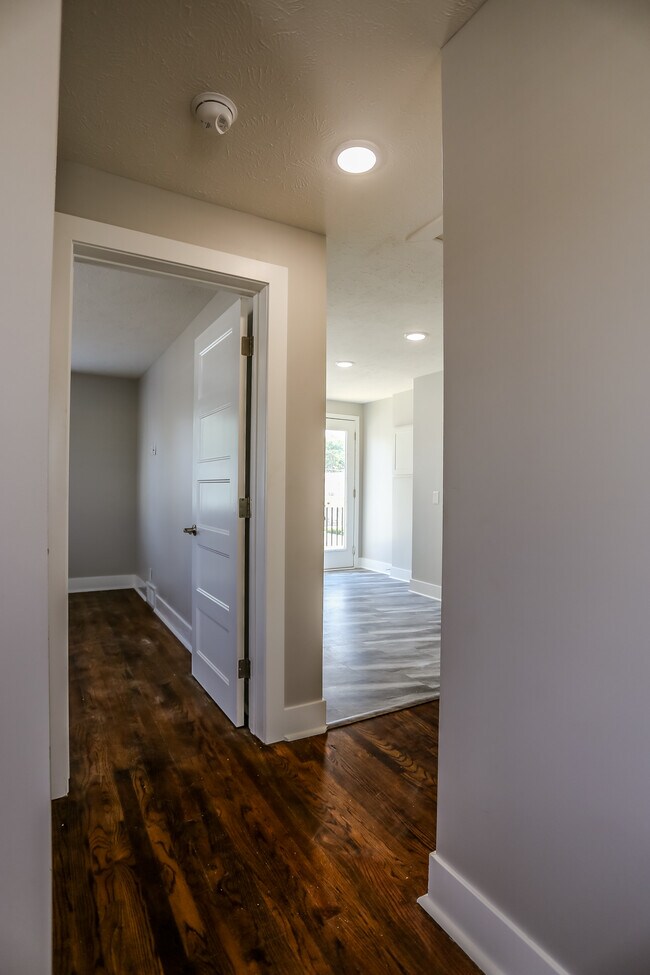 Photo - 5507 NW Radial Hwy Unit 5507 #1