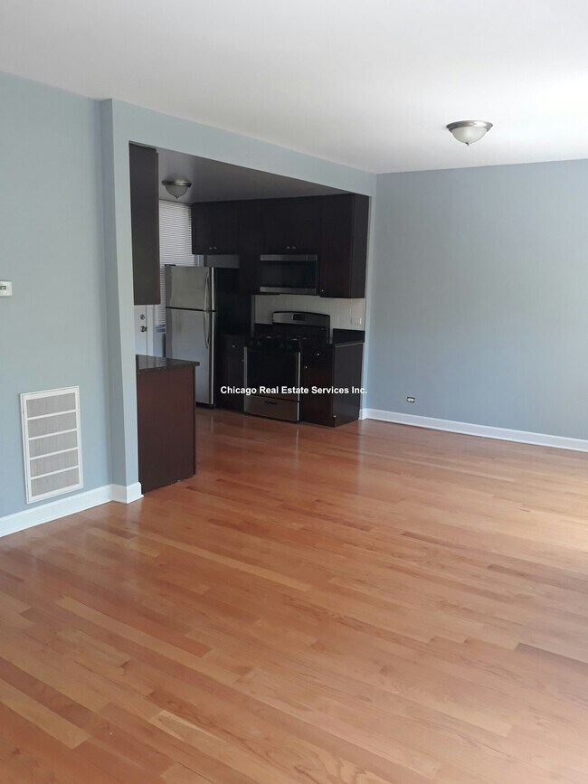 Photo - 1644 W Pratt Blvd Unidad 1J