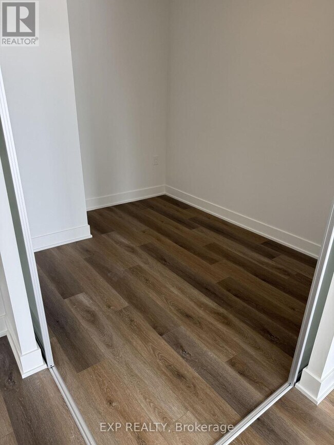 Photo - 2088 James St Unit 209