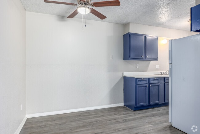 B2 - 2BD, 2BA - 925SF - Dining Room