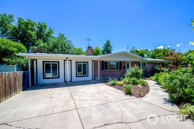 Building Photo - Stunning Single Family Home In Excellent L...