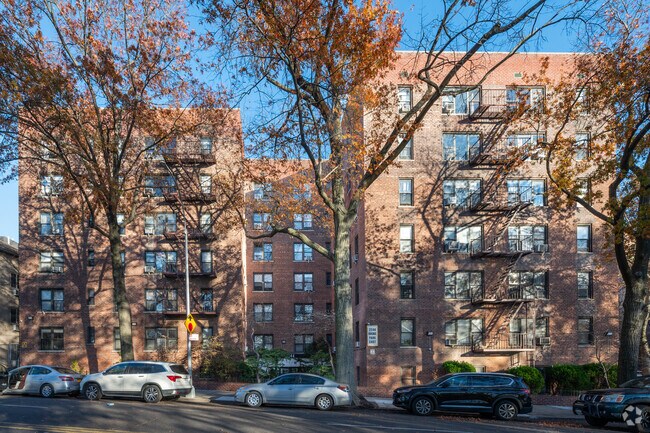 Photo - 2244 Bronx Park E