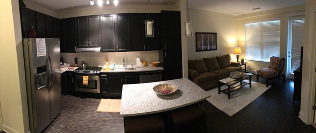 Building Photo - 5725 Carnegie Blvd Unit ID1344161P