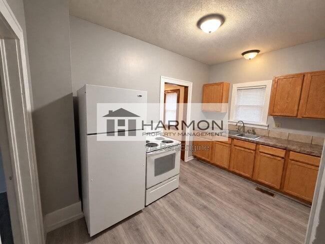 Photo - 253 N Dodge Ave