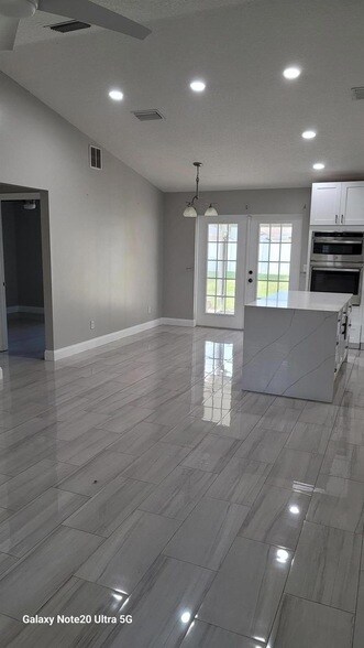 Photo - 2581 SE Jason Ave