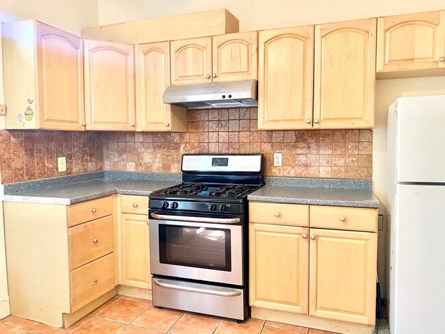 Photo - Spacious 2 Bed Plus Den - 1 Bath - Capitol...