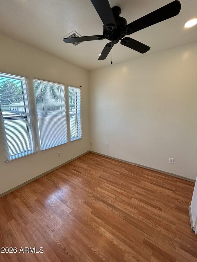 Photo - 1050 E Ave