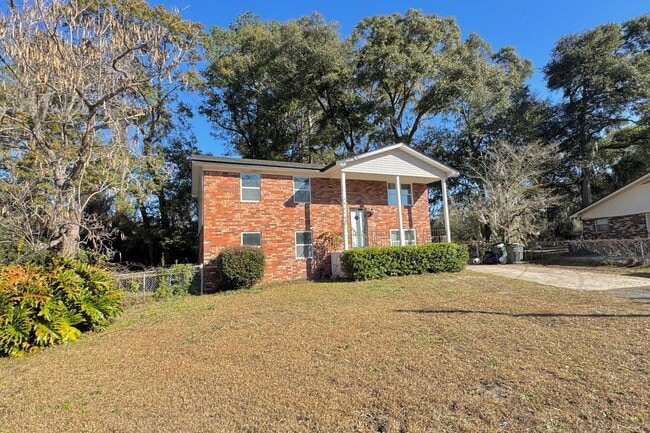 Photo - AVAILABLE JANUARY 2026! (Pet Friendly)