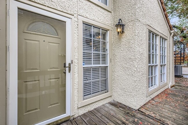 Photo - 3323 Augusta Blvd