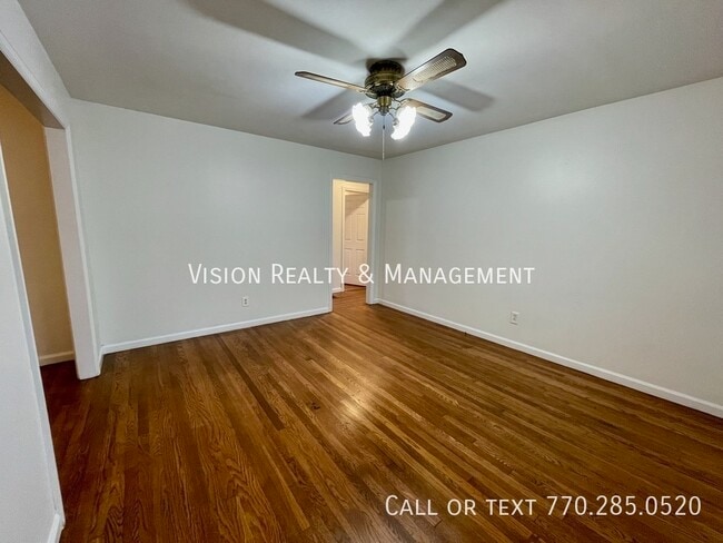 Photo - 6328 Oakview Ln