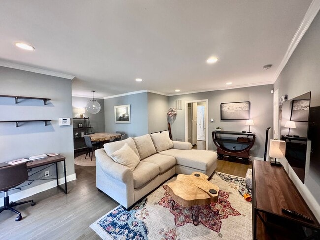 Building Photo - Furnished Santa Monica one bedroom