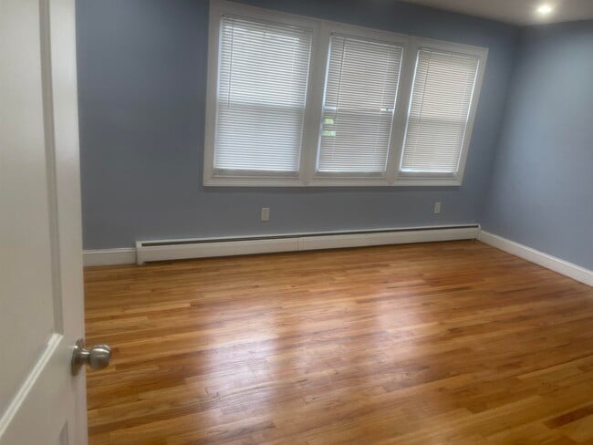 Building Photo - 442 New York Ave Unit 2
