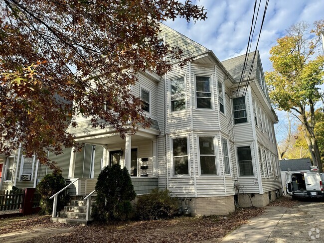 Building Photo - 875 Elm St Unit 1 Rental