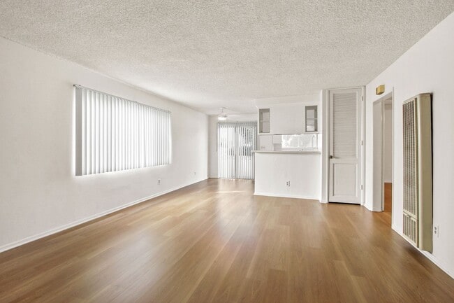 Building Photo - 1723 S Barrington Ave Rental
