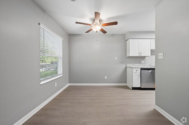 1BR, 1BA - 608SF - Dining Room