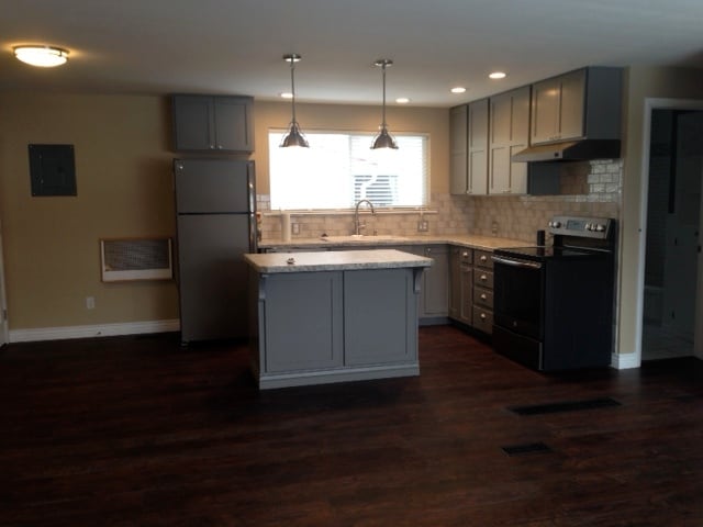 Kitchen - 200 Clover Ln