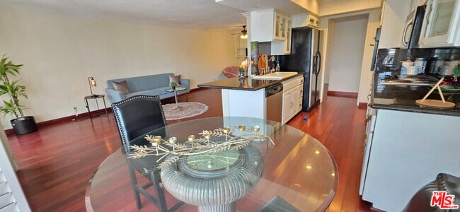 Building Photo - 11656 Montana Ave Unit 303 Rental
