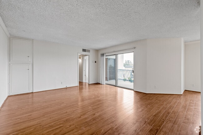 2BD, 2BA - 1,000SF - Living Room