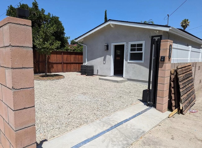 Building Photo - 23730 Hartland St Rental