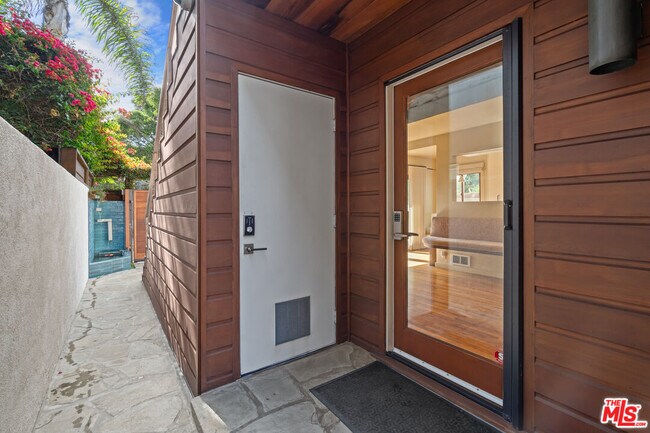 Photo - 27 18th Ave