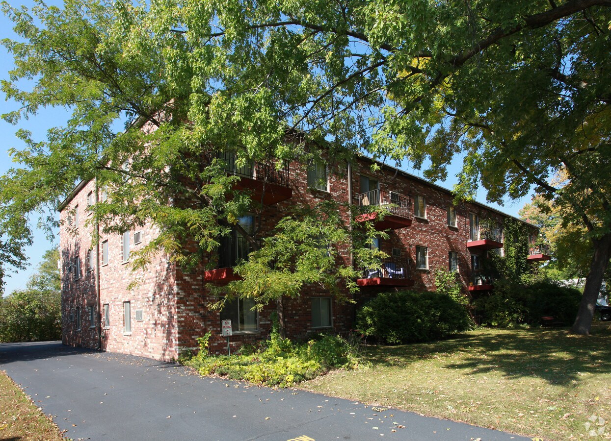 Primary Photo - 233 W Cascade Ave Apartments