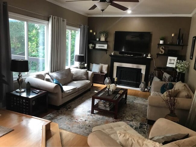 Photo - 115 Georgian Manor Ct