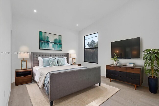 Photo - 3905 SW 5th St