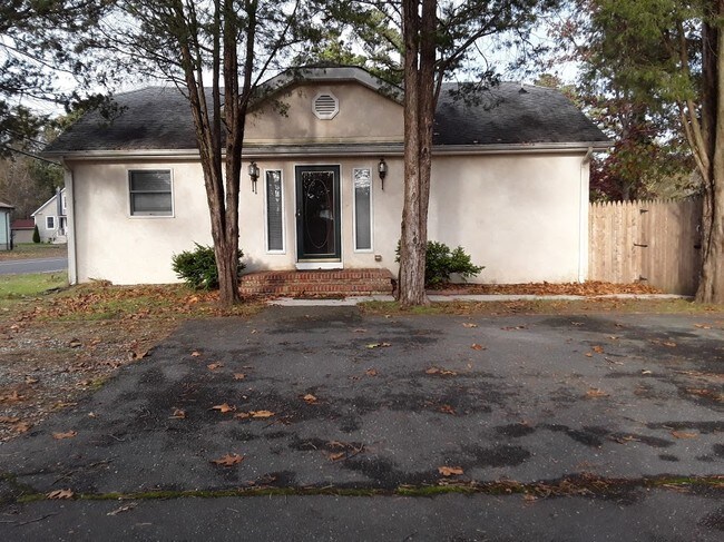 Photo - 717 Freehold Rd