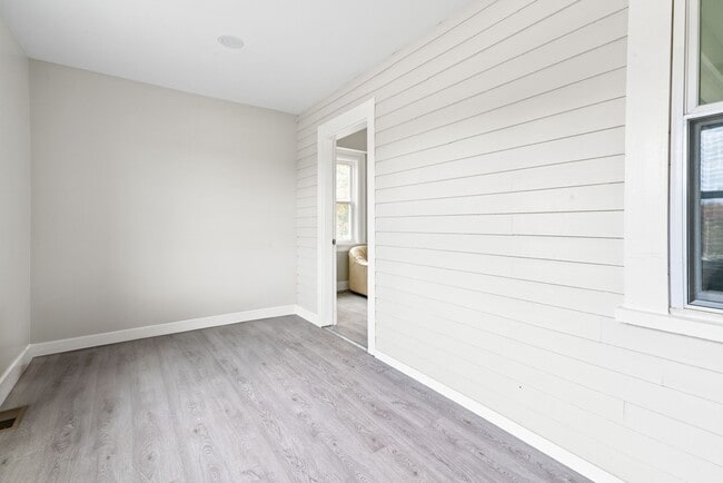 Photo - Spacious 3-Bedroom Home with Sunroom & Off...