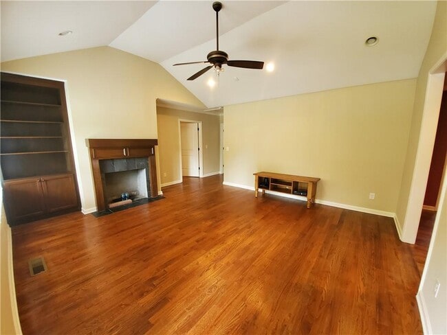 Photo - 2178 Ridgedale Rd NE
